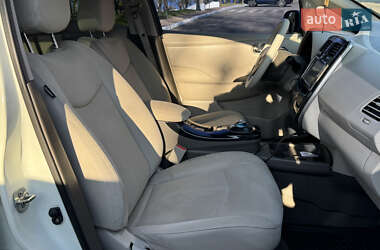 Хэтчбек Nissan Leaf 2012 в 