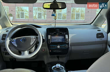 Хэтчбек Nissan Leaf 2012 в 