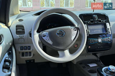 Хэтчбек Nissan Leaf 2012 в 