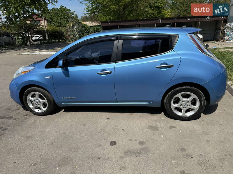 Хэтчбек Nissan Leaf 2014 в 