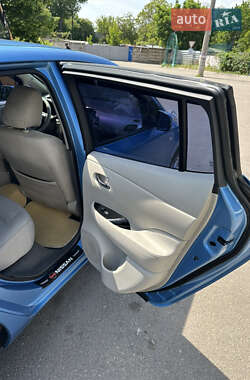 Хэтчбек Nissan Leaf 2014 в 