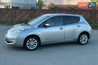 Хэтчбек Nissan Leaf 2013 в 