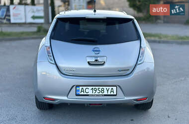 Хэтчбек Nissan Leaf 2013 в 
