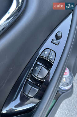 Хэтчбек Nissan Leaf 2013 в 