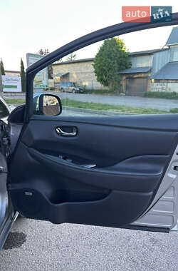 Хэтчбек Nissan Leaf 2013 в 