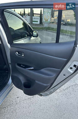 Хэтчбек Nissan Leaf 2013 в 