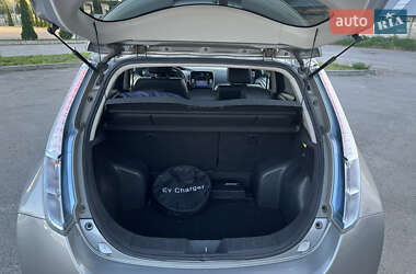 Хэтчбек Nissan Leaf 2013 в 