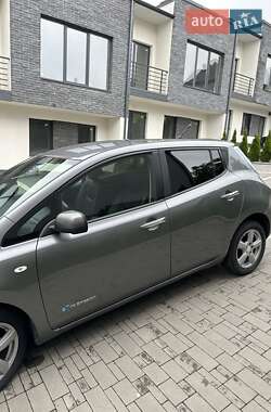 Хэтчбек Nissan Leaf 2013 в 