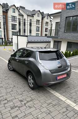 Хэтчбек Nissan Leaf 2013 в 