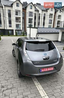 Хэтчбек Nissan Leaf 2013 в 