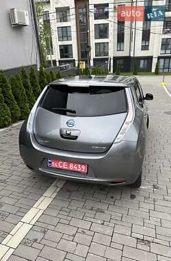 Хэтчбек Nissan Leaf 2013 в 