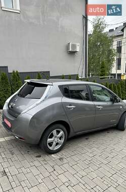 Хэтчбек Nissan Leaf 2013 в 