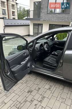 Хэтчбек Nissan Leaf 2013 в 
