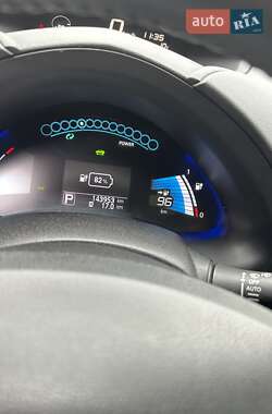 Хэтчбек Nissan Leaf 2013 в 