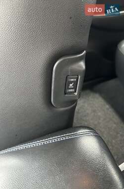 Хэтчбек Nissan Leaf 2013 в 