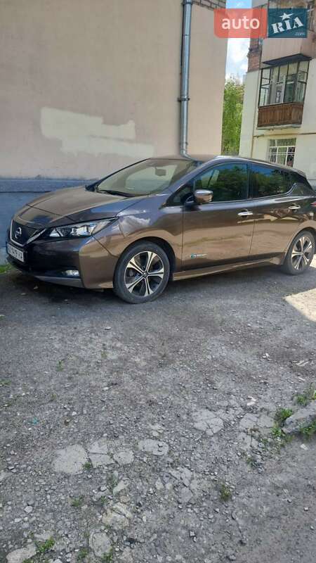 Хетчбек Nissan Leaf 2018 в 