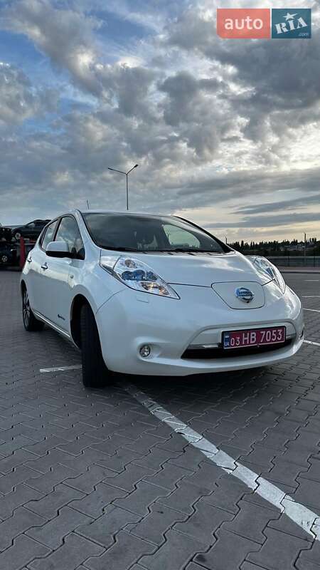 Хэтчбек Nissan Leaf 2015 в Николаеве