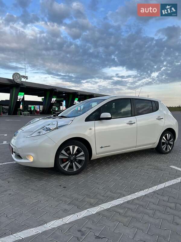 Хэтчбек Nissan Leaf 2015 в Николаеве