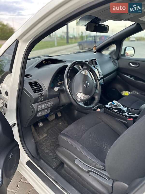 Хэтчбек Nissan Leaf 2015 в Николаеве