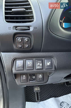 Хэтчбек Nissan Leaf 2014 в 