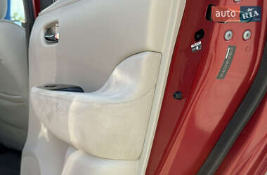 Хетчбек Nissan Leaf 2011 в 