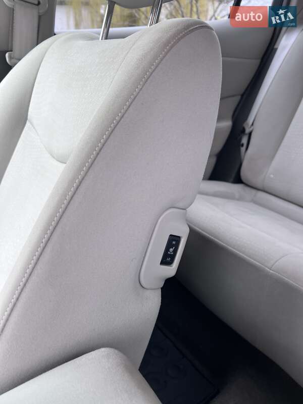 Хэтчбек Nissan Leaf 2012 в Ивано-Франковске
