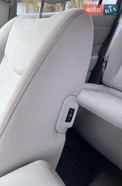 Хетчбек Nissan Leaf 2012 в 