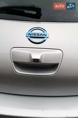 Хэтчбек Nissan Leaf 2012 в 