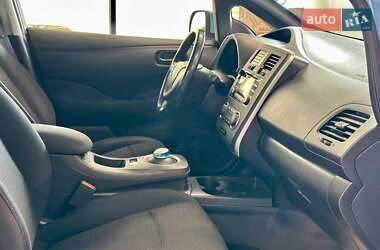 Хетчбек Nissan Leaf 2013 в 