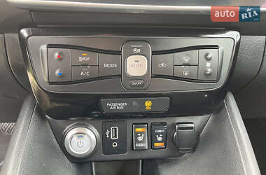 Хетчбек Nissan Leaf 2020 в 