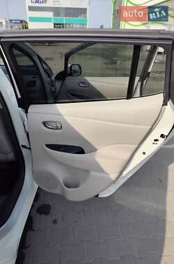 Хетчбек Nissan Leaf 2012 в 