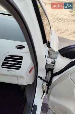 Хетчбек Nissan Leaf 2012 в 