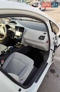 Хетчбек Nissan Leaf 2012 в 