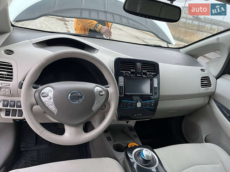 Хэтчбек Nissan Leaf 2012 в Белгороде-Днестровском