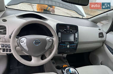 Хэтчбек Nissan Leaf 2012 в 