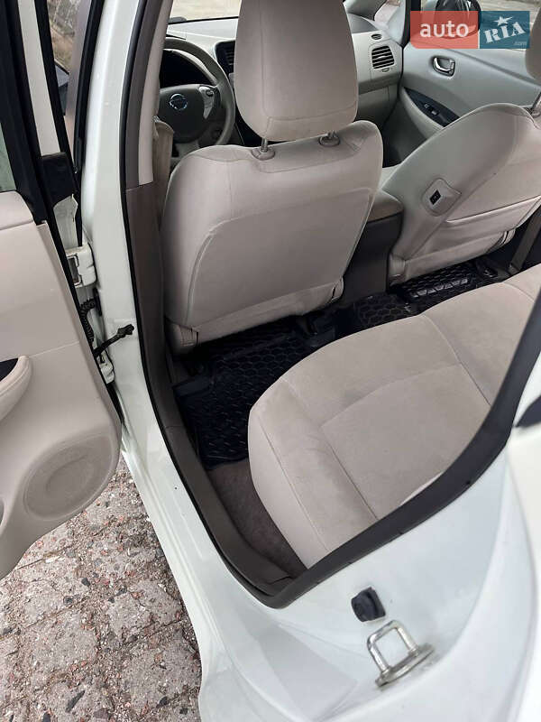 Хэтчбек Nissan Leaf 2012 в Белгороде-Днестровском