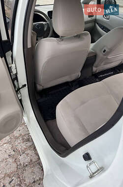 Хэтчбек Nissan Leaf 2012 в 