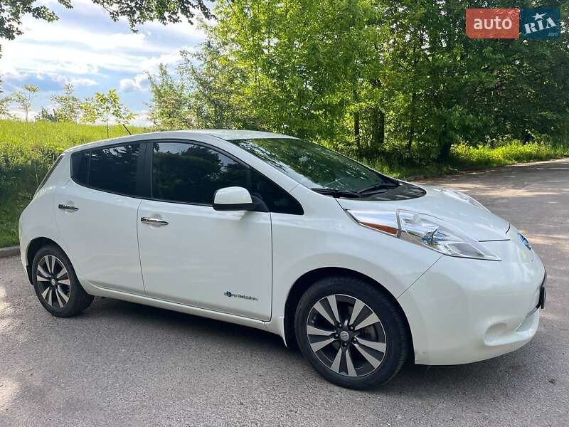 Хетчбек Nissan Leaf 2015 в Рава-Руській