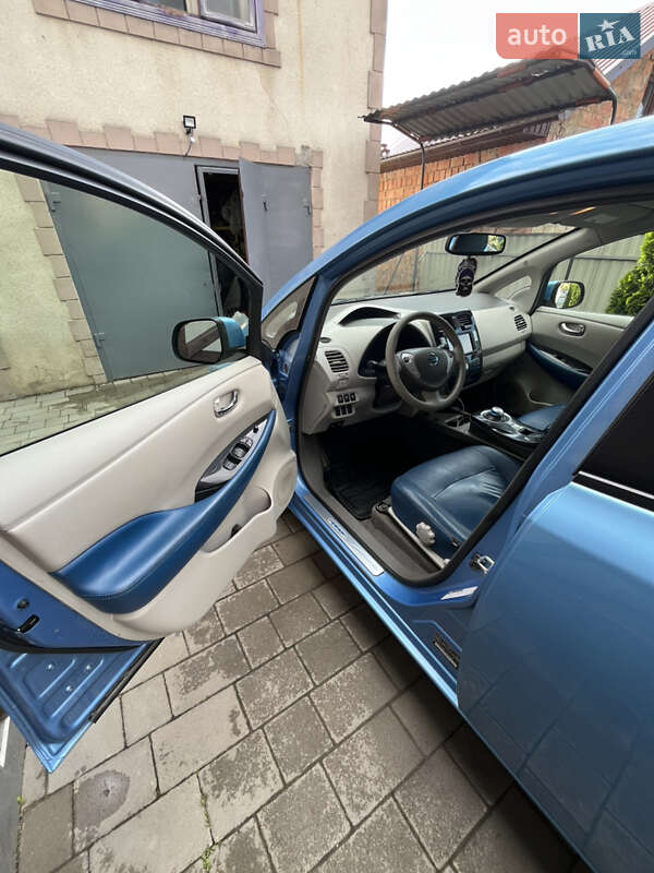 Хэтчбек Nissan Leaf 2012 в Черновцах
