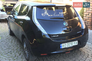 Хэтчбек Nissan Leaf 2012 в 