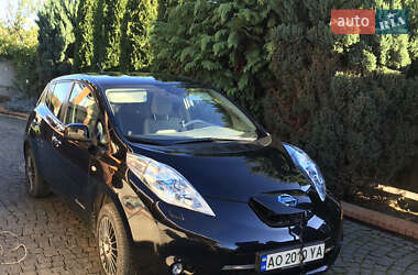 Хэтчбек Nissan Leaf 2012 в 