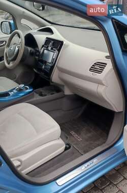 Хэтчбек Nissan Leaf 2013 в 