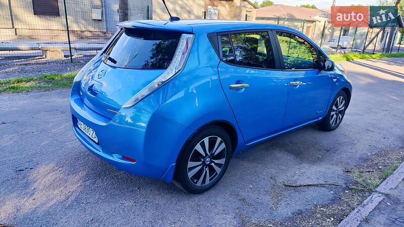 Хэтчбек Nissan Leaf 2014 в Каменском