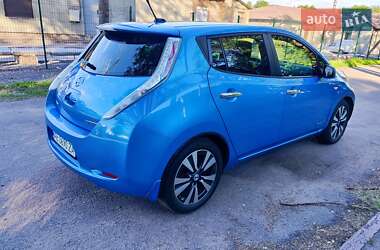 Хэтчбек Nissan Leaf 2014 в 