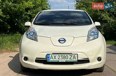 Хэтчбек Nissan Leaf 2011 в 