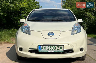Хэтчбек Nissan Leaf 2011 в 