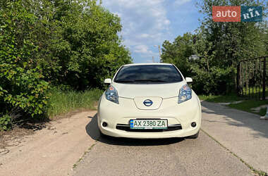 Хэтчбек Nissan Leaf 2011 в 