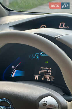Хэтчбек Nissan Leaf 2011 в 