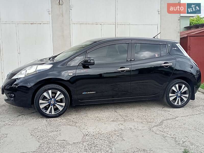 Хэтчбек Nissan Leaf 2016 в Одессе