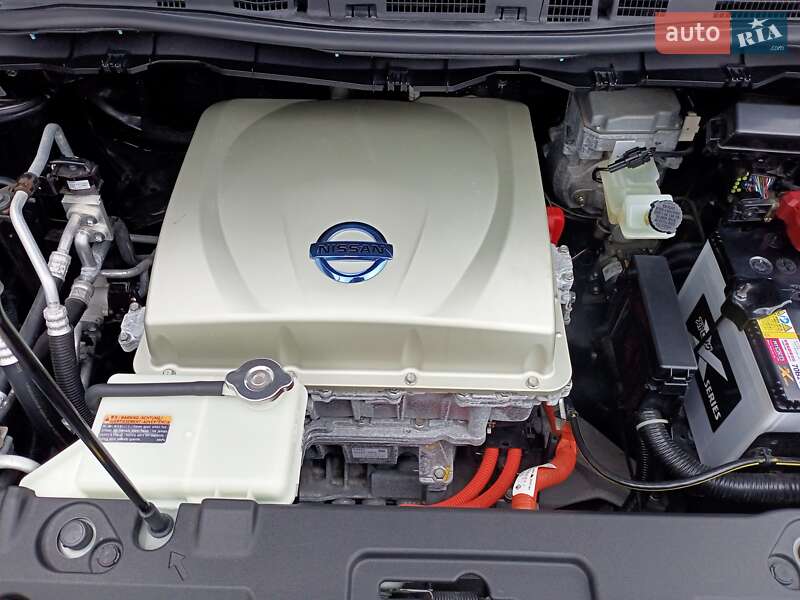 Хэтчбек Nissan Leaf 2016 в Одессе